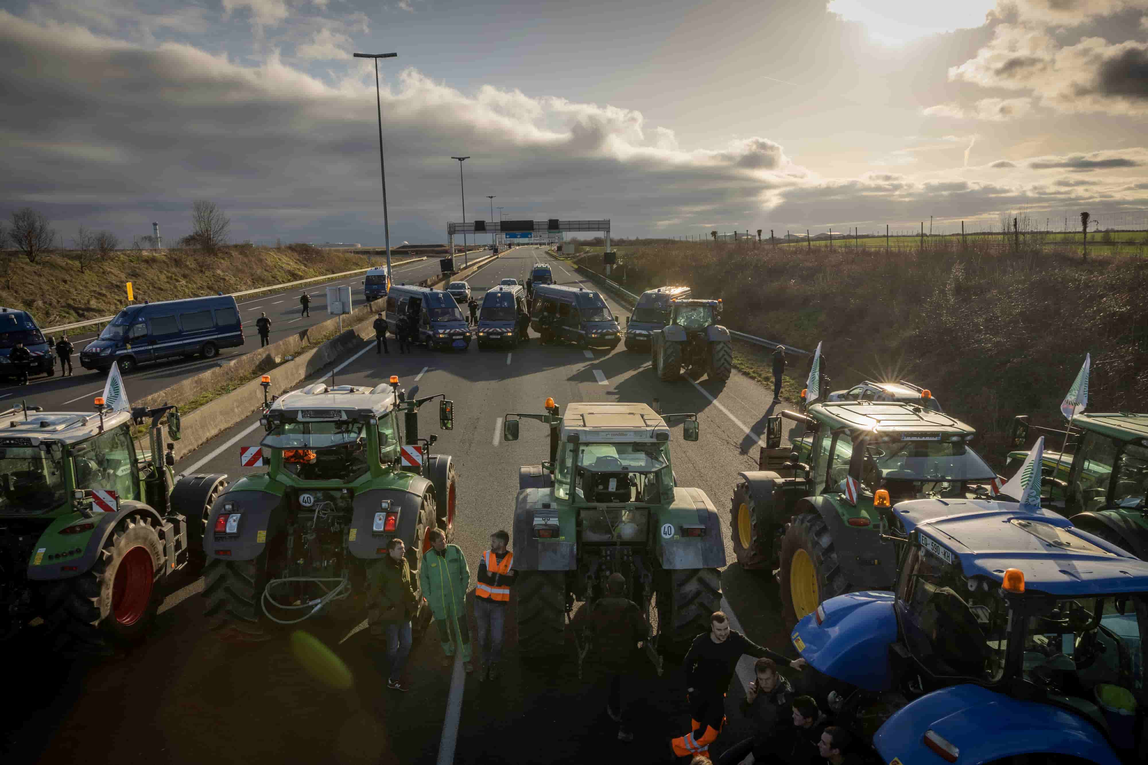 France: Farmers' Unions Call for End to Roadblocks