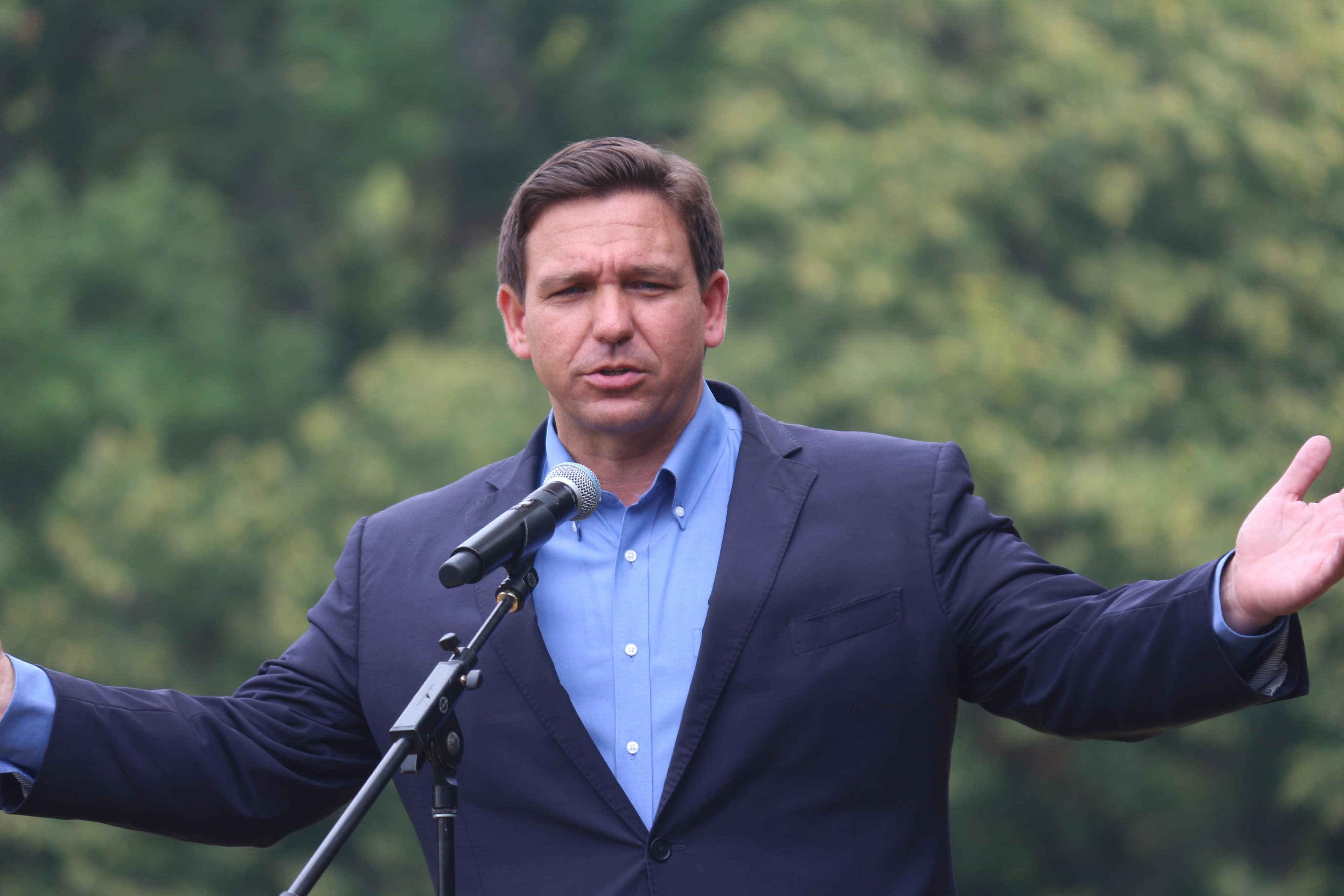 Chief Strategist Resigns from Super PAC Backing DeSantis