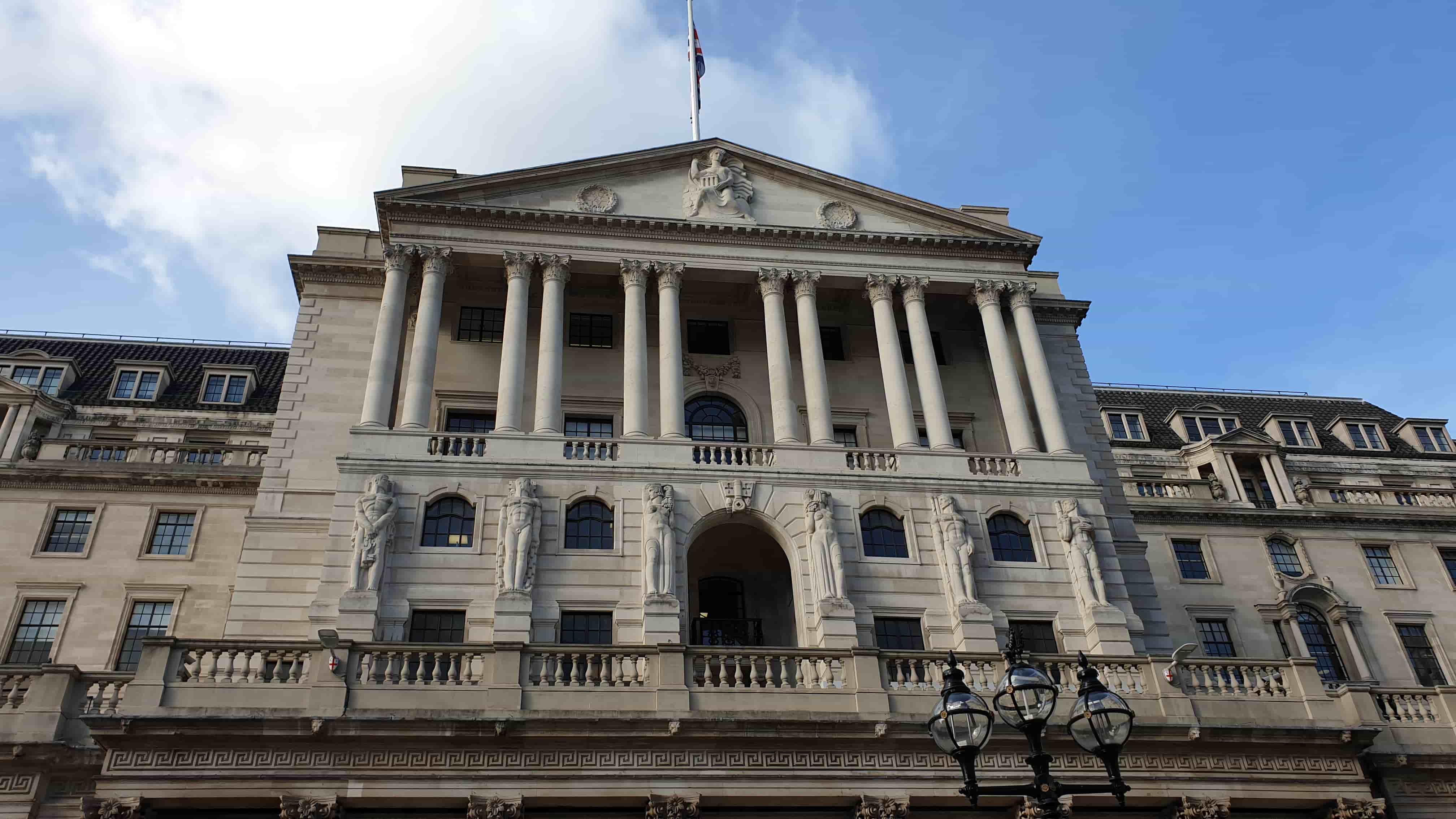 UK: Inflation Rate Falls but Concerns Remain