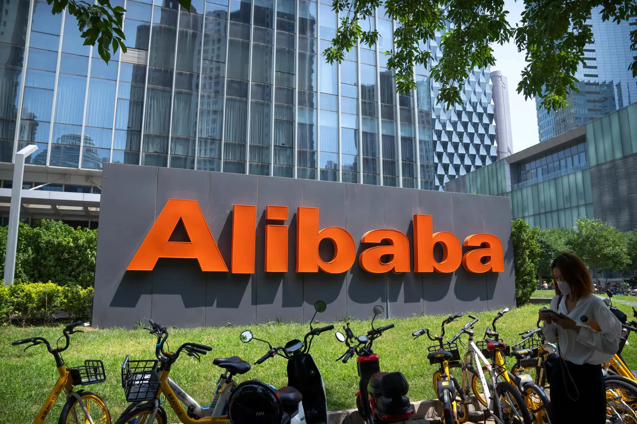 China's E-Commerce Giant Alibaba to Split into Six Groups
