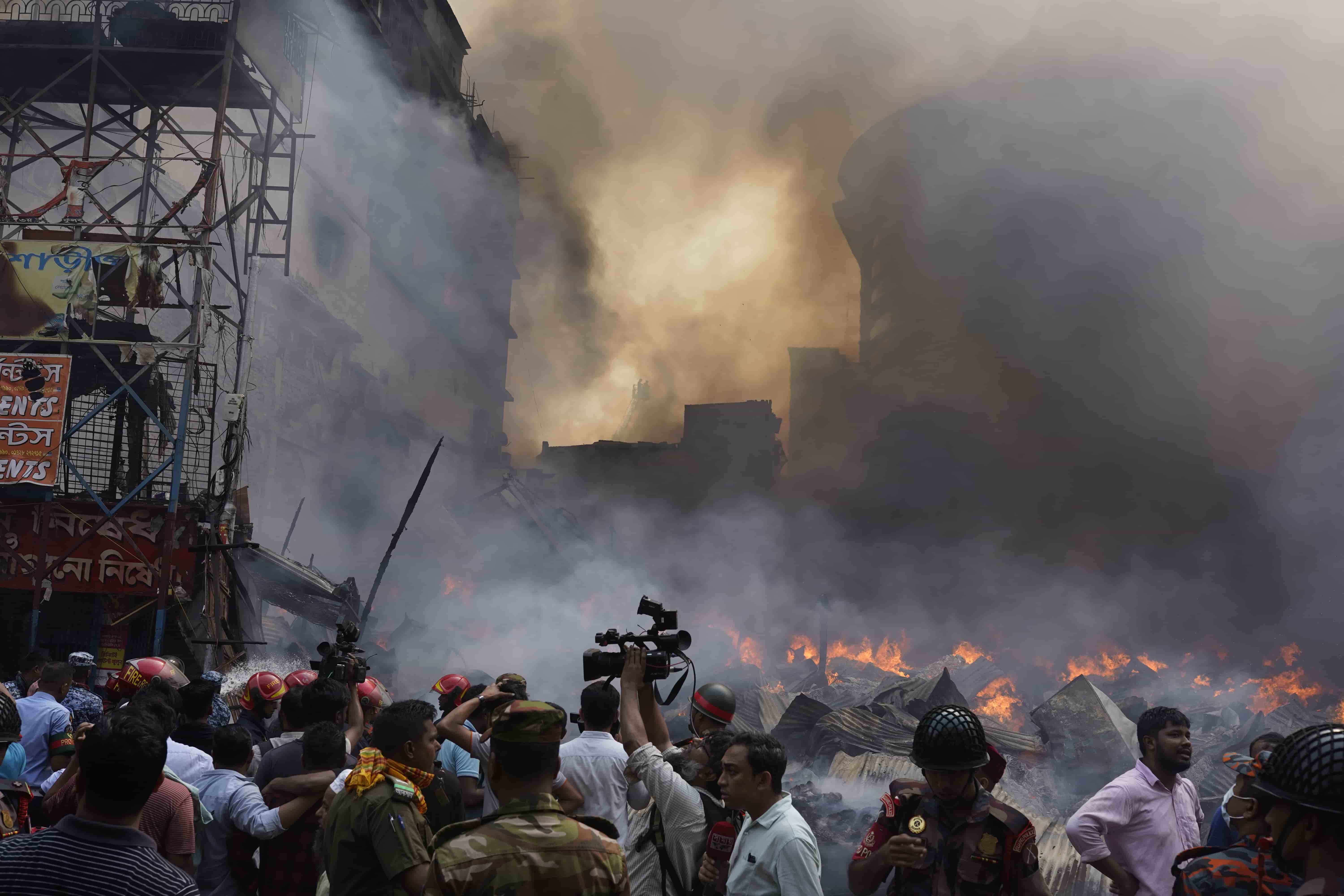 Bangladesh: Over 40 Killed in Dhaka Shopping Mall Fire