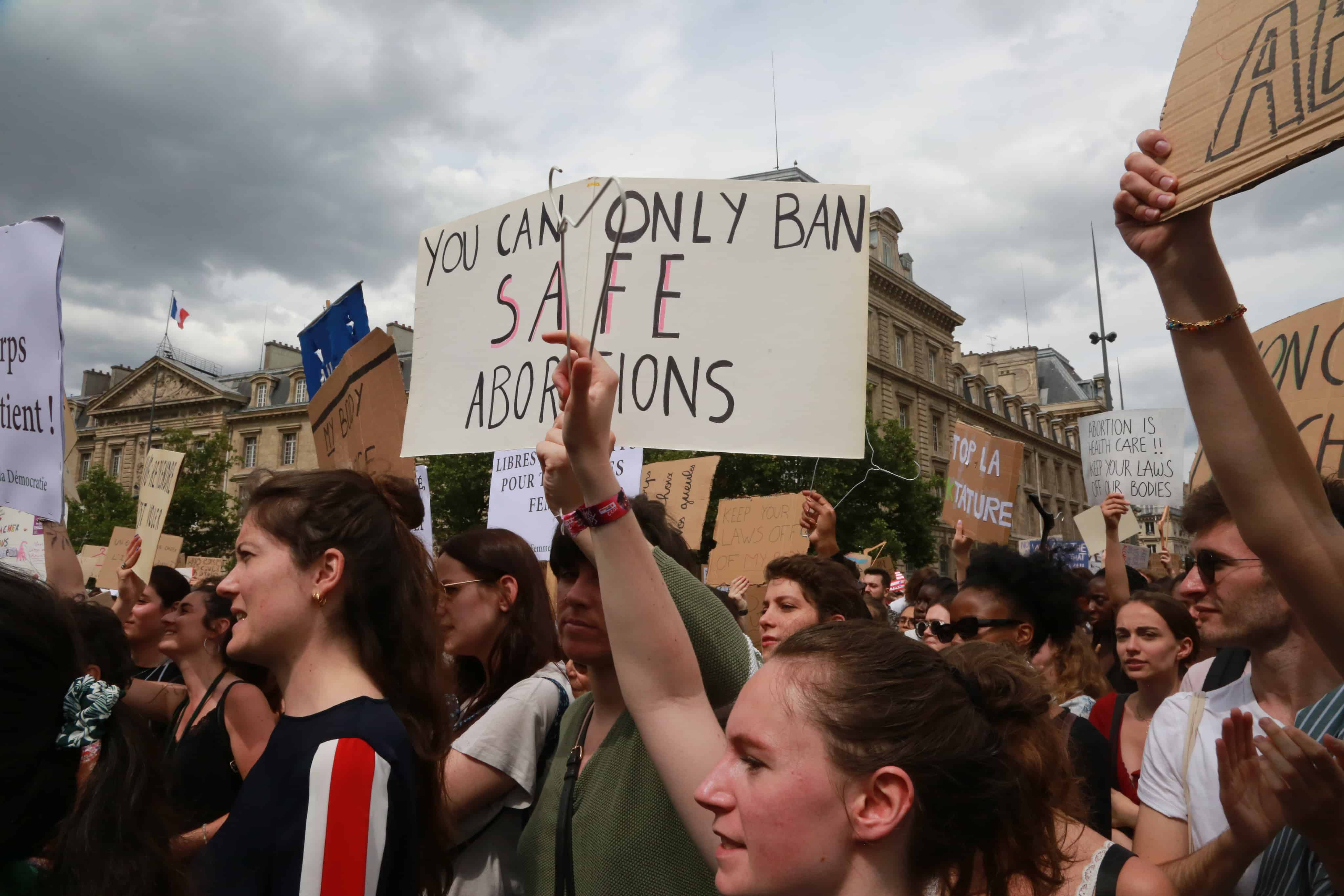 France Makes Abortion a Constitutional Right
