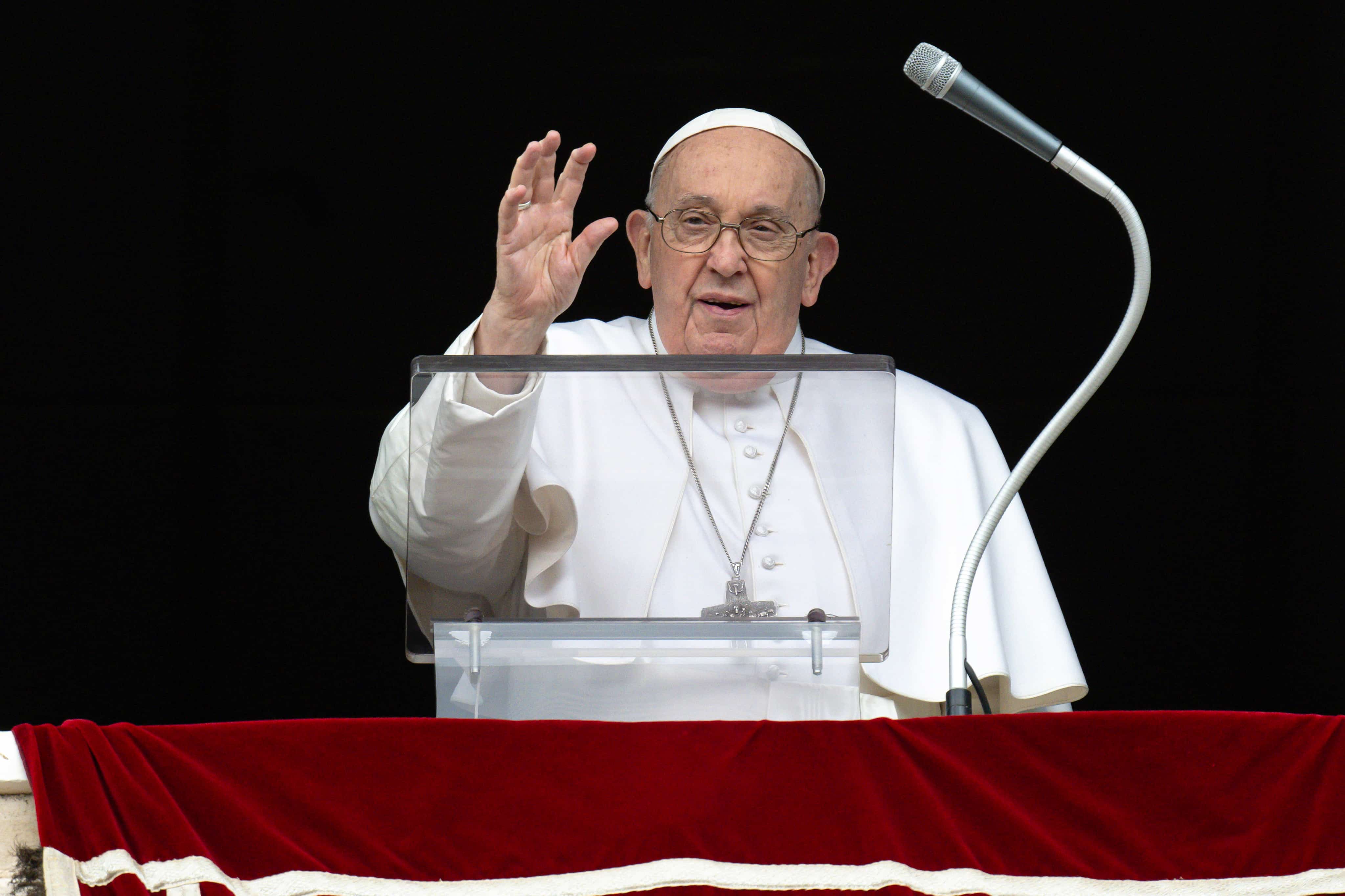 Pope Says Ukraine Should Negotiate End to War with Russia