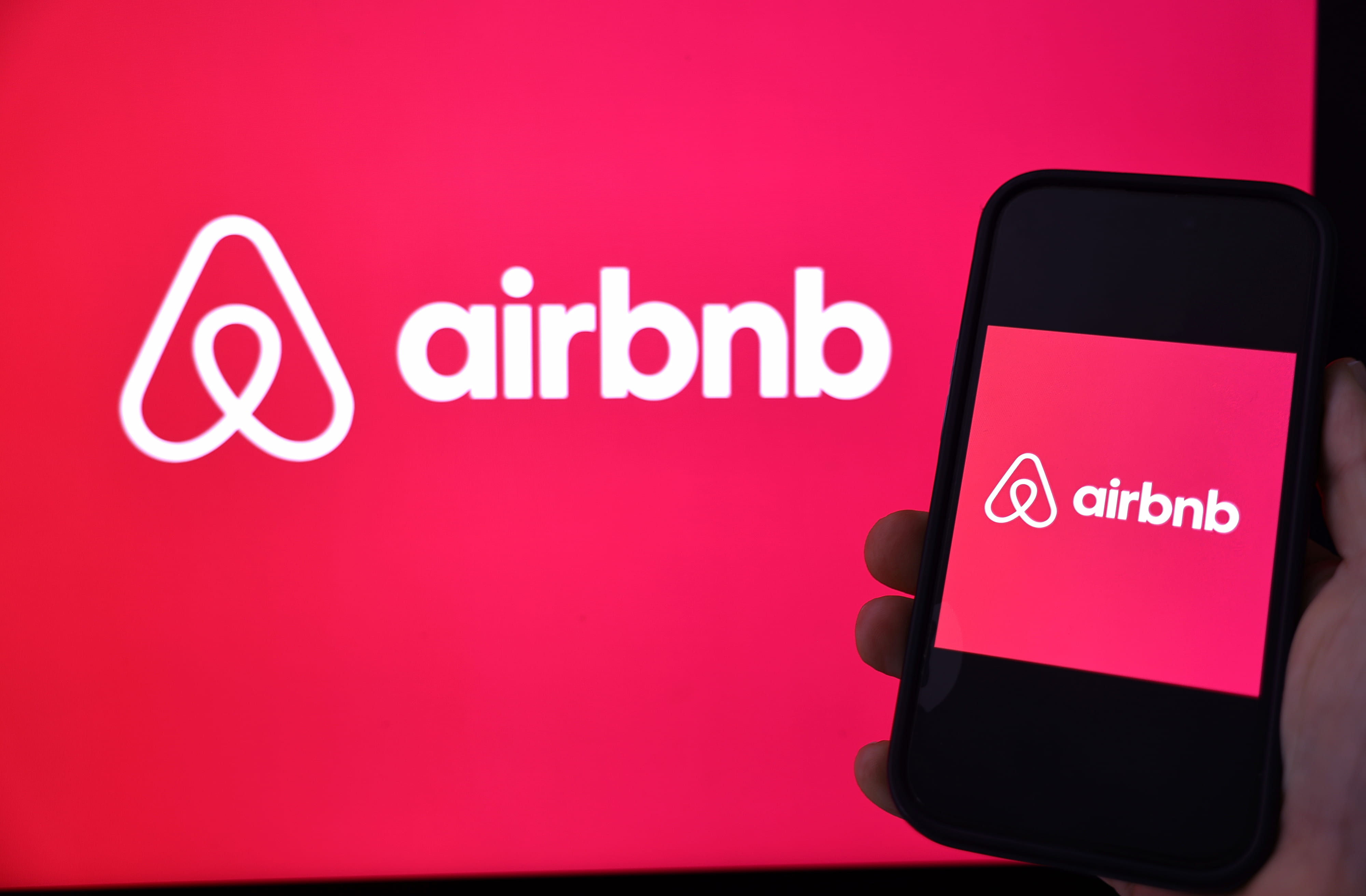 Airbnb Banning Indoor Security Cameras in Listings