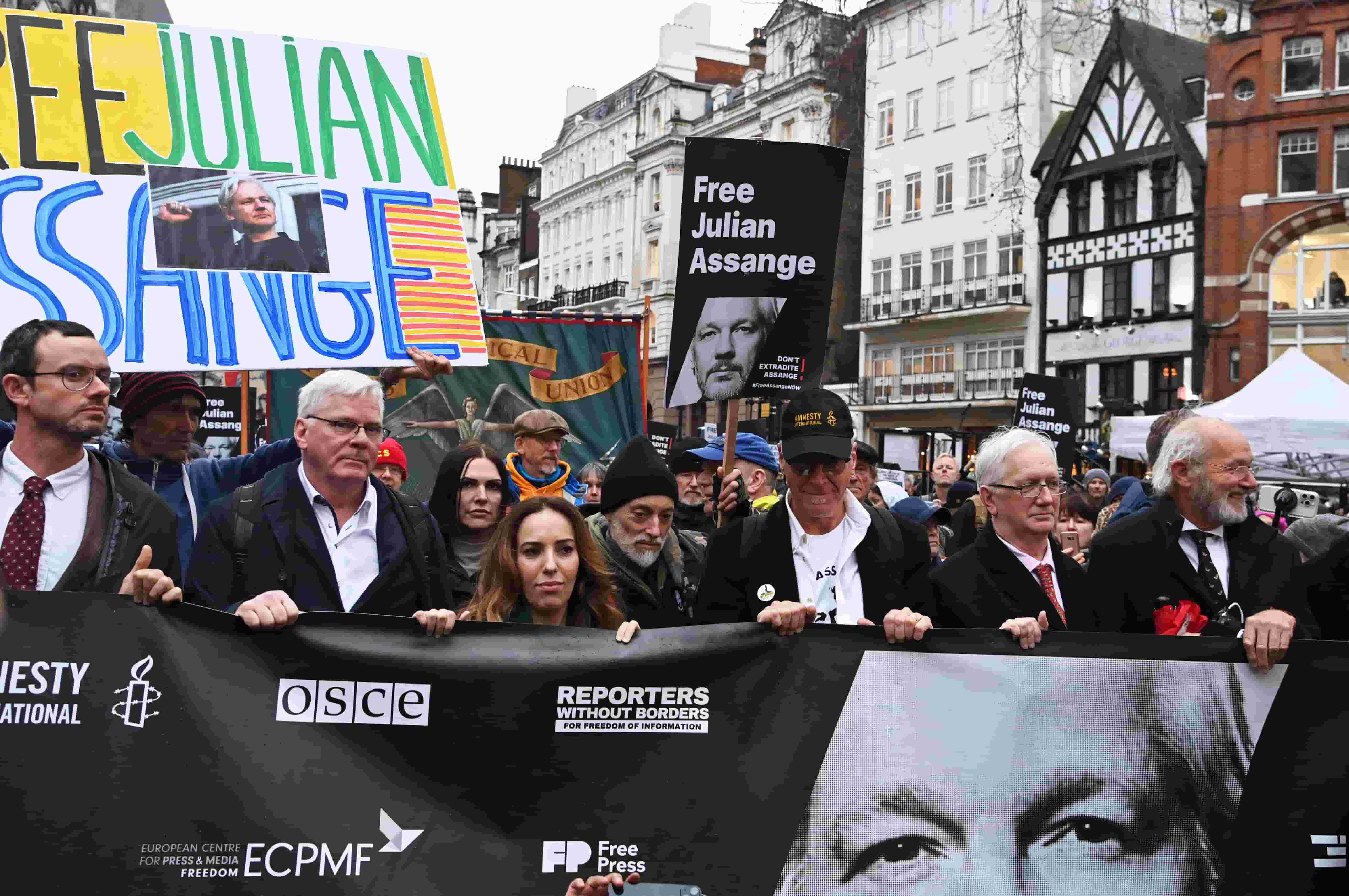 Report: US Considering Plea Deal Offer For Julian Assange